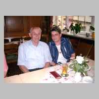 59-09-1239 6. Kirchspieltreffen 2005. Fritz Buchholz mit seiner Ehefrau Helga.JPG